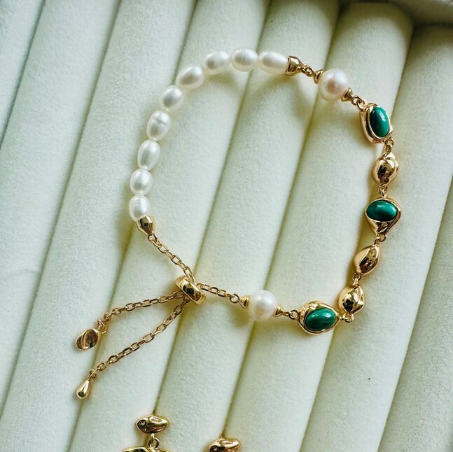 Сувд, ногоолин, мөнгөн бугуйвч