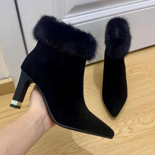 Өвлийн цэвэр илгэн гутал