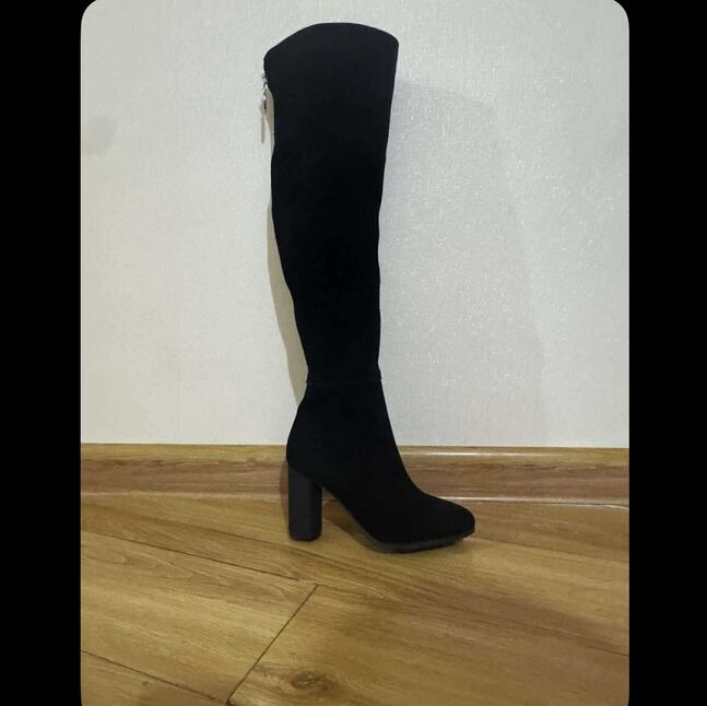 Өвдөг давсан илгэн гутал