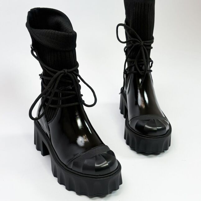 Оймсон түрийтэй өвлийн эмэгтэй