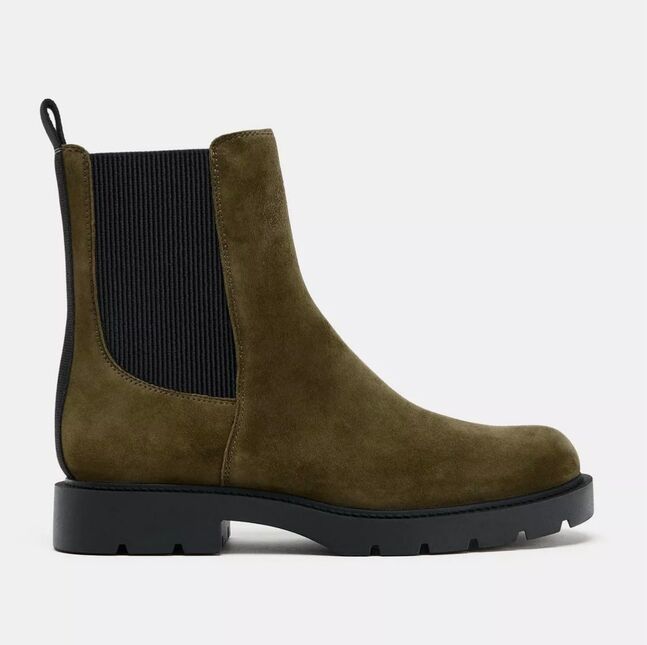 Flat suede ankle boots