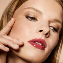 Gloss bomb heat hot cherry