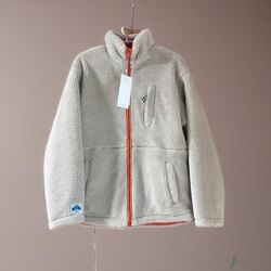 Teddy куртик 2р талаар нь өмсдөг