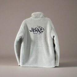 Teddy куртик 2р талаар нь өмсдөг