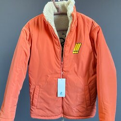 Teddy куртик 2р талаар нь өмсдөг