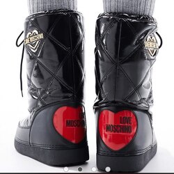 Moschino цасны гутал