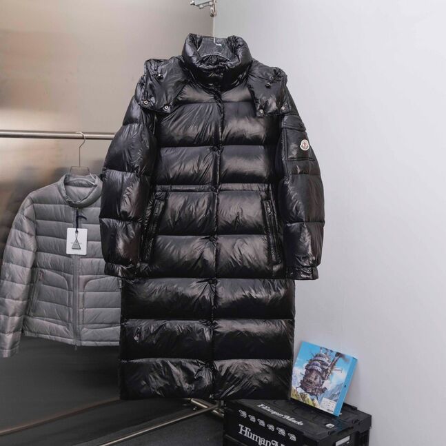 Эмэгтэй moncler