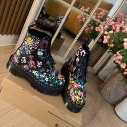 Dr martens sinclair flowers