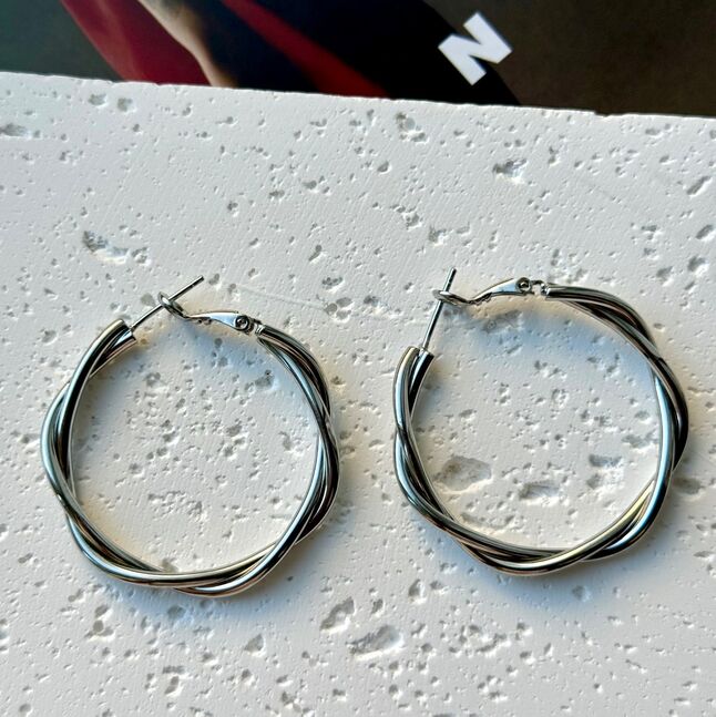 Зэс цагариган ээмэг