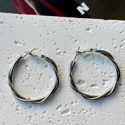 Зэс цагариган ээмэг