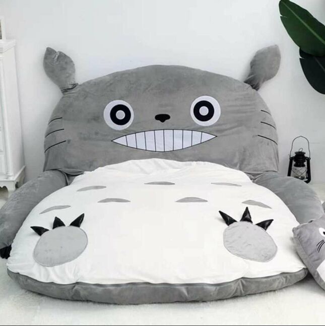 Яаанаа ийм хөөрхөн тоторо гудас
