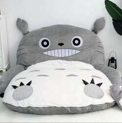 Яаанаа ийм хөөрхөн тоторо гудас
