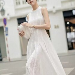 Chanel торон цагаан даашинз