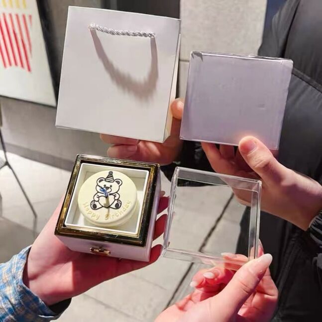 Гэнэтийн бэлдгийн хайрцаг.