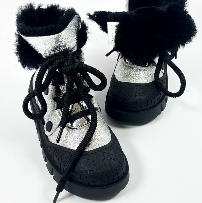 Нэхий дотортой эмэгтэй