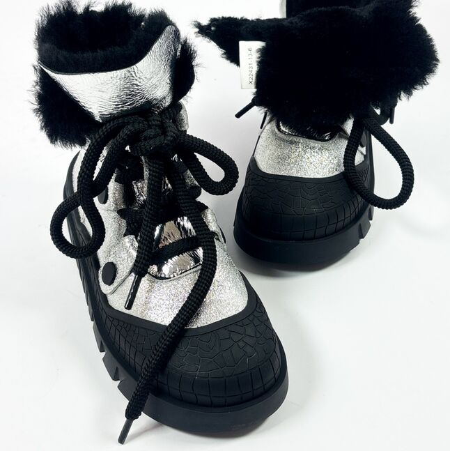 Нэхий дотортой эмэгтэй