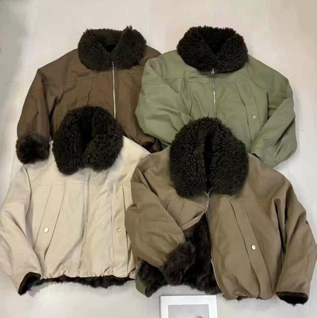 2талаараа өмсдөг куртик