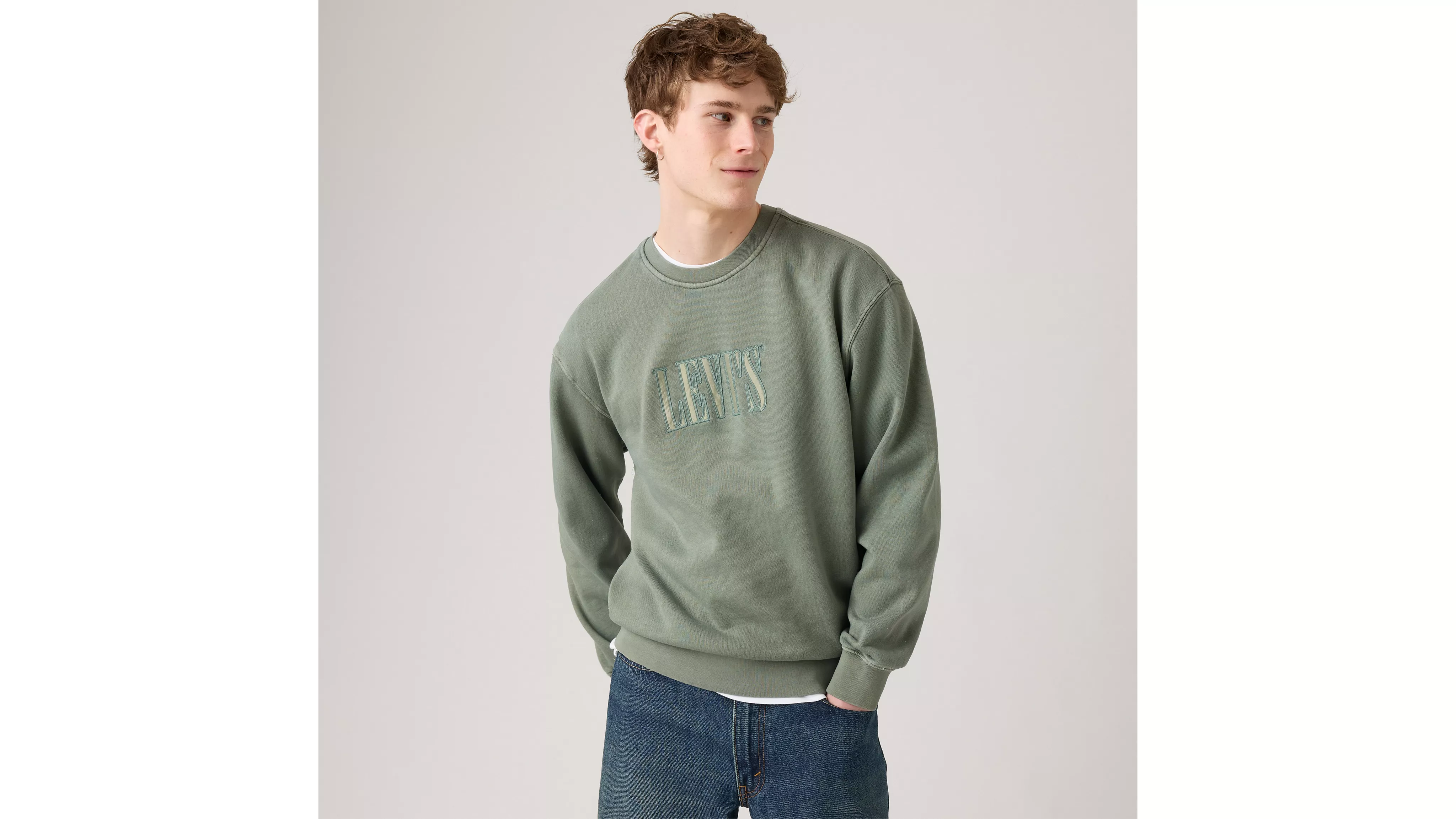 RELAXD GRAPHIC CREW SSNL SERIF LAUREL W