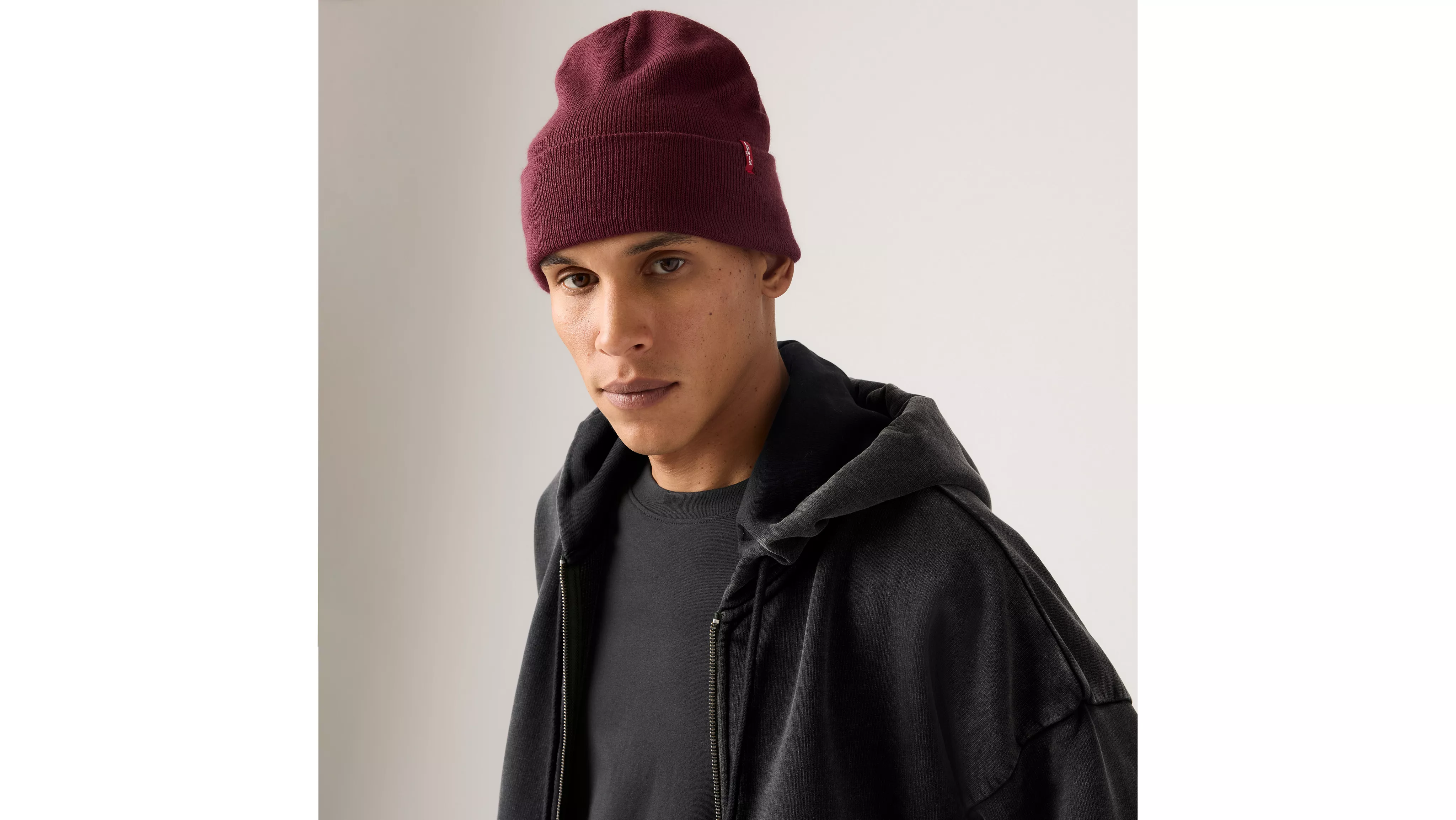 SLOUCHY RED TAB BEANIE TAWNY PORT