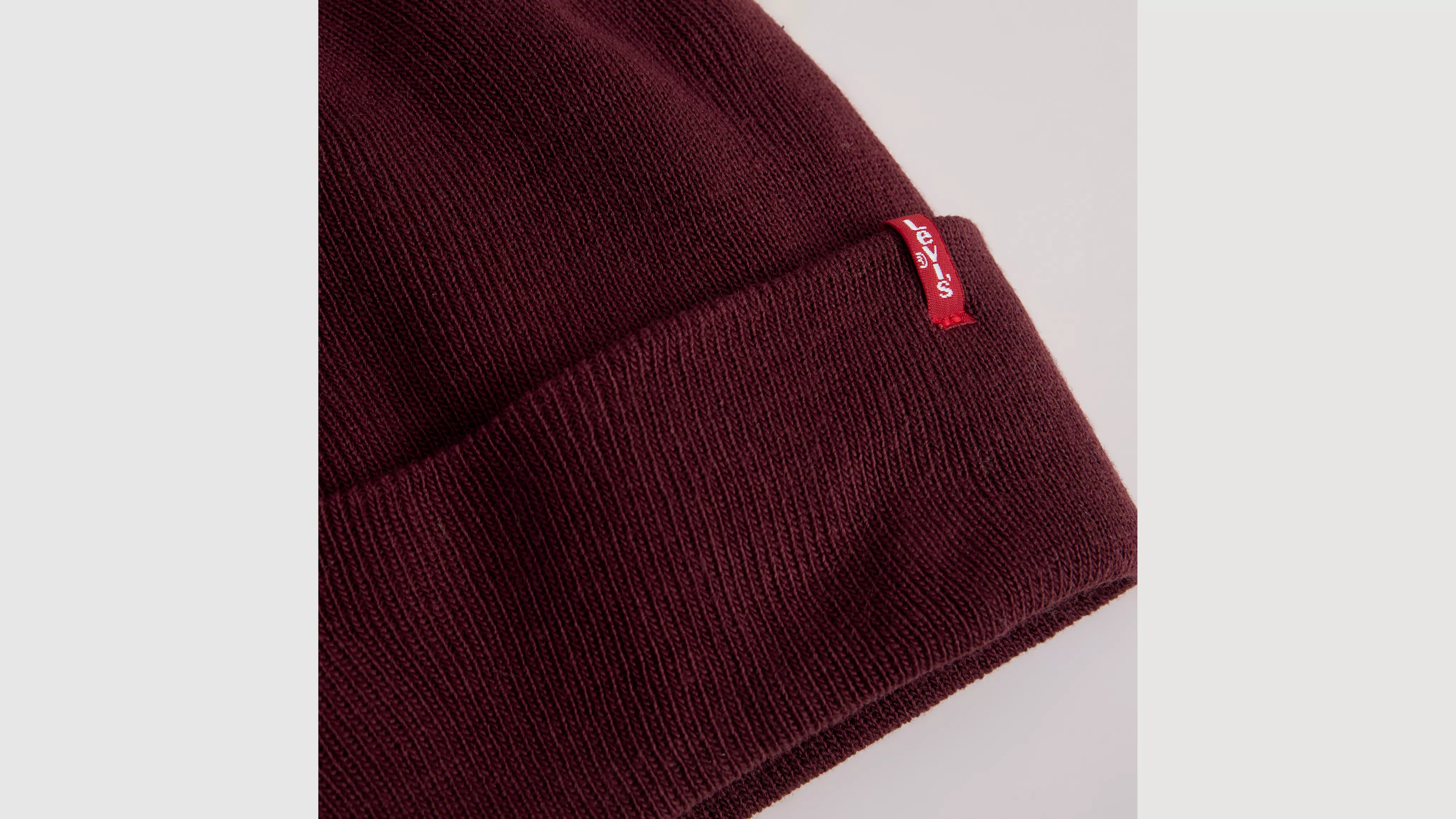 SLOUCHY RED TAB BEANIE TAWNY PORT