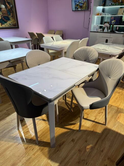 Шилэн тавцантай ширээ сандал