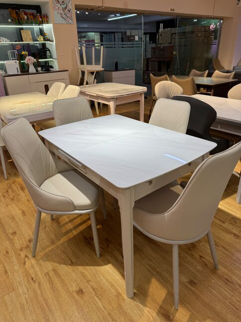 Шилэн тавцантай ширээ сандал