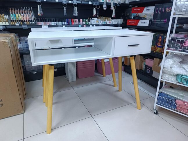 Модон ширээ