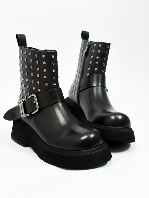 Өвлийн цэвэр арьс эмэгтэй