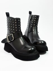 Өвлийн цэвэр арьс эмэгтэй