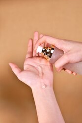 Хөгшрөлт үрчлээний эсрэг ком 