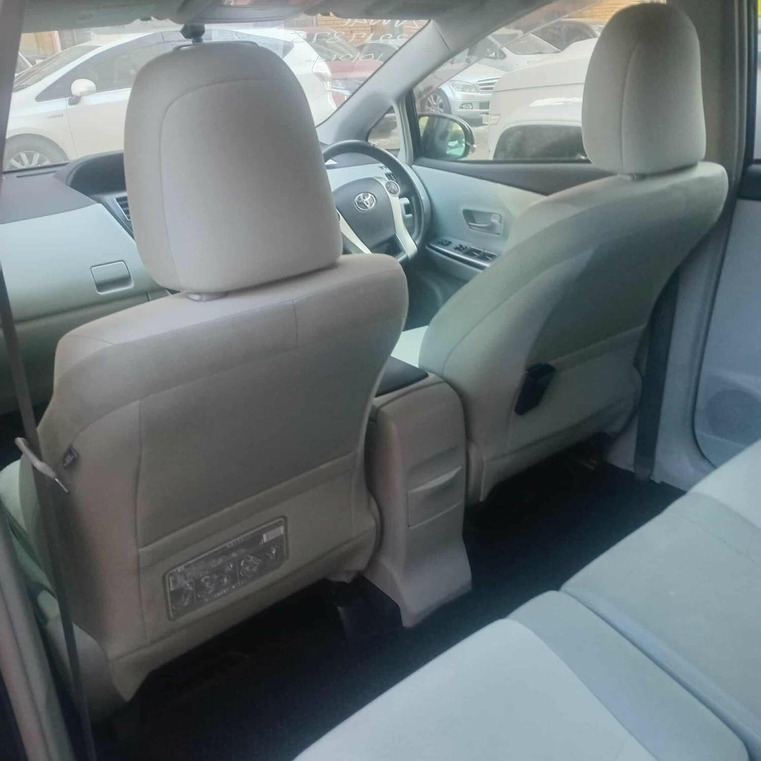 Toyota prius alpha a 2013/2025