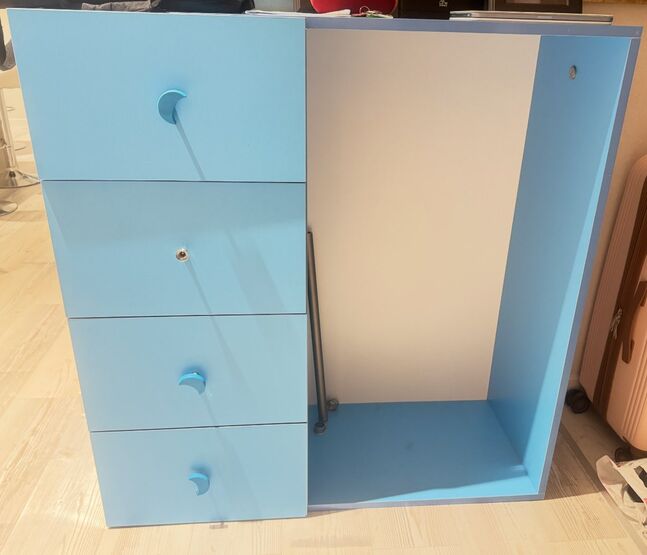 Хүүхдийн хувцасны өлгүүр