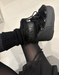 Moon boots