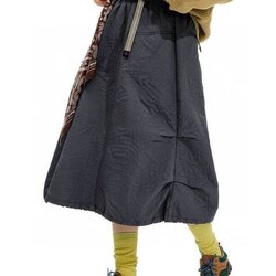 Өвлийн зузаан юбка цөөхөн ирлээ