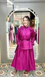 Наран хормойтой торгон дээл