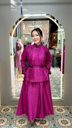 Наран хормойтой торгон дээл