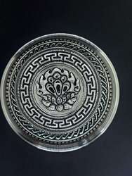 Дунд гарын мөнгөн аяга