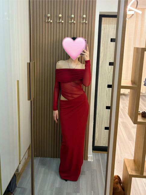 Урт улаан даашинз 