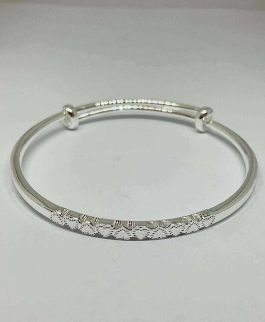 Мөнгөн бугуйвч