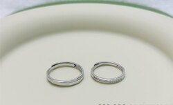 Мөнгөн бөгж