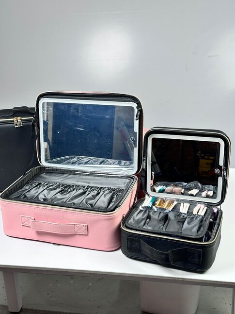 Лед гэрэлтэй гоо сайхны цүнх