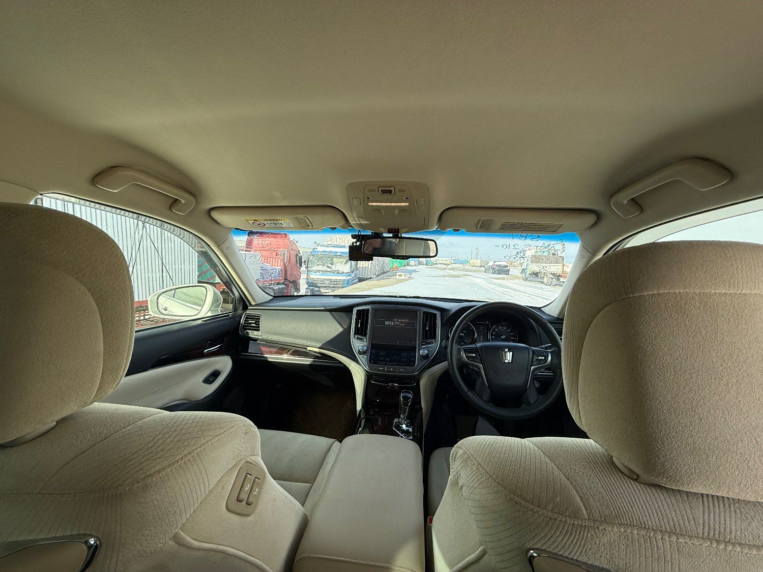 Toyota crown 210 hybrd 2016-2025