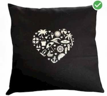 Хар дээр мөнгөлөг зүрх