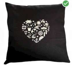 Хар дээр мөнгөлөг зүрх