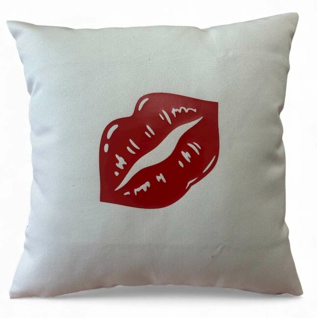 Цагаан тааран дээр уруултай