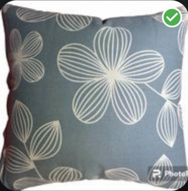 Цэцгэн хээтэй дэр