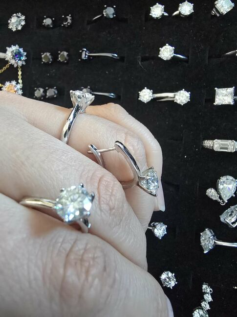 Moissanette diamond.