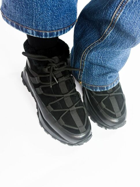 Эмэгтэй өвлийн хагас түрийт