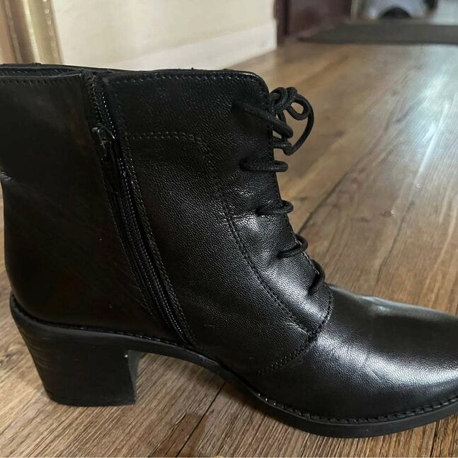 Энэтхэг арьсан 40 размерын гутал