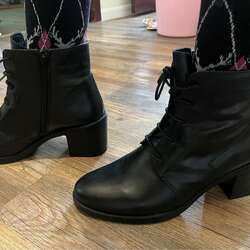 Энэтхэг арьсан 40 размерын гутал